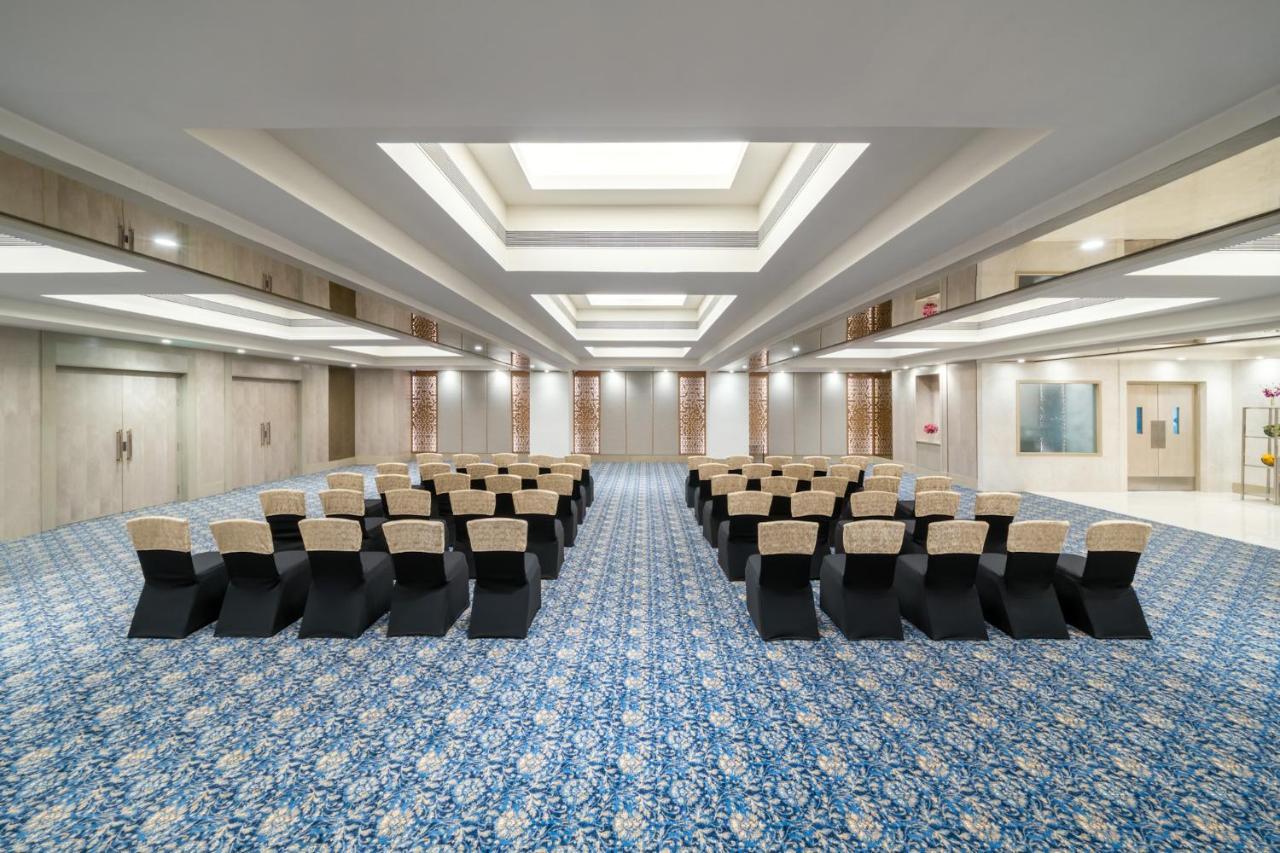 Vivanta Ahmedabad Sg Highway エクステリア 写真