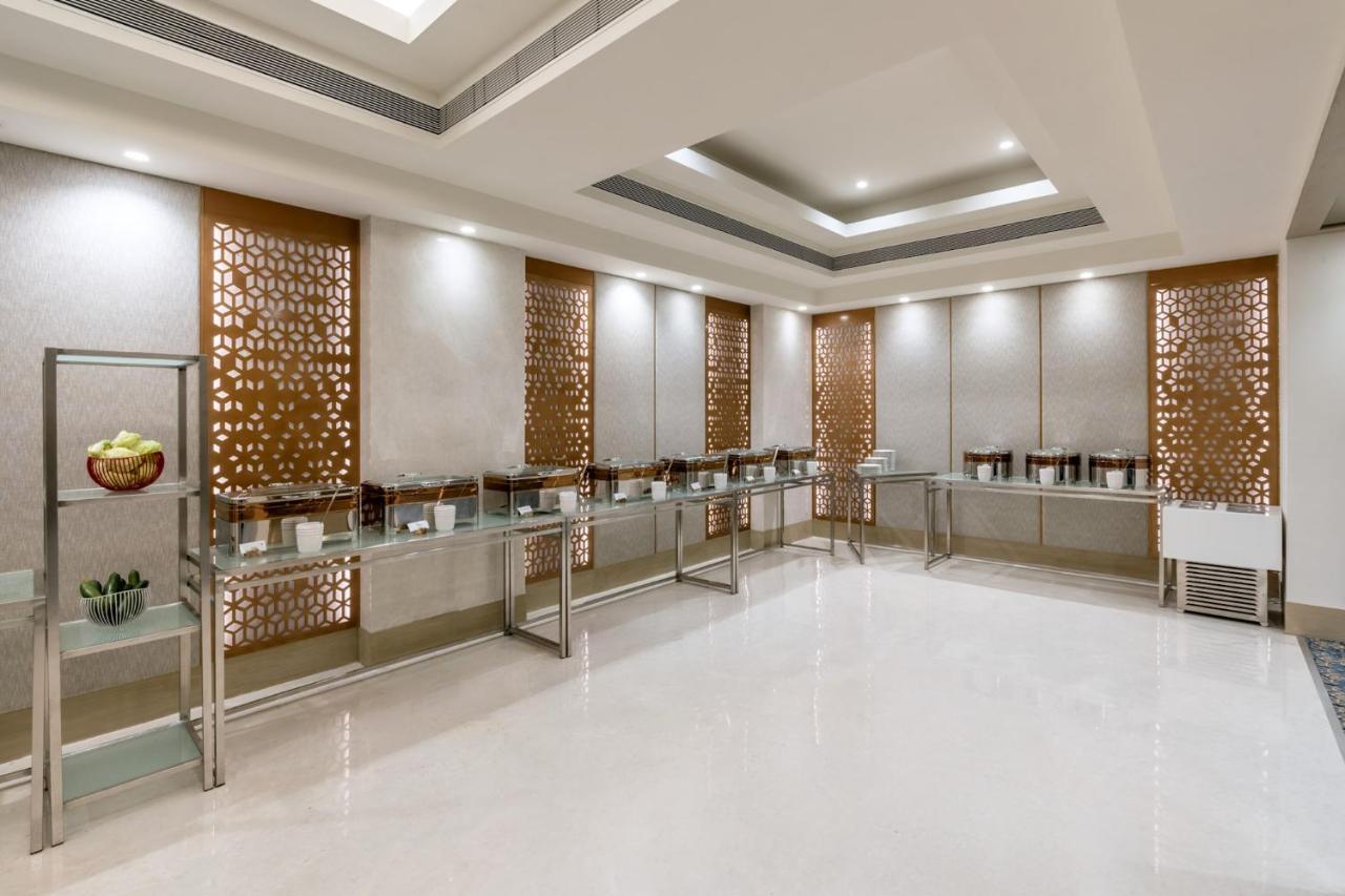 Vivanta Ahmedabad Sg Highway エクステリア 写真