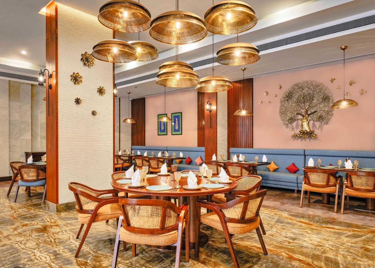 Vivanta Ahmedabad Sg Highway エクステリア 写真