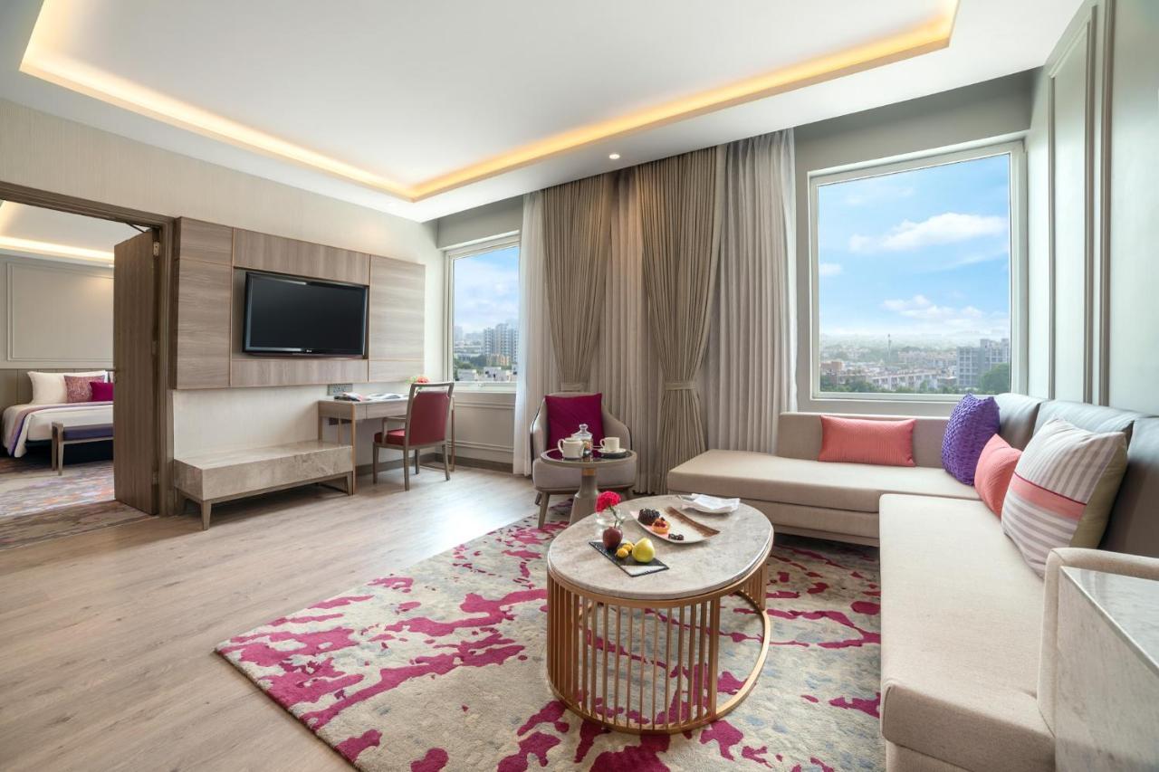 Vivanta Ahmedabad Sg Highway エクステリア 写真