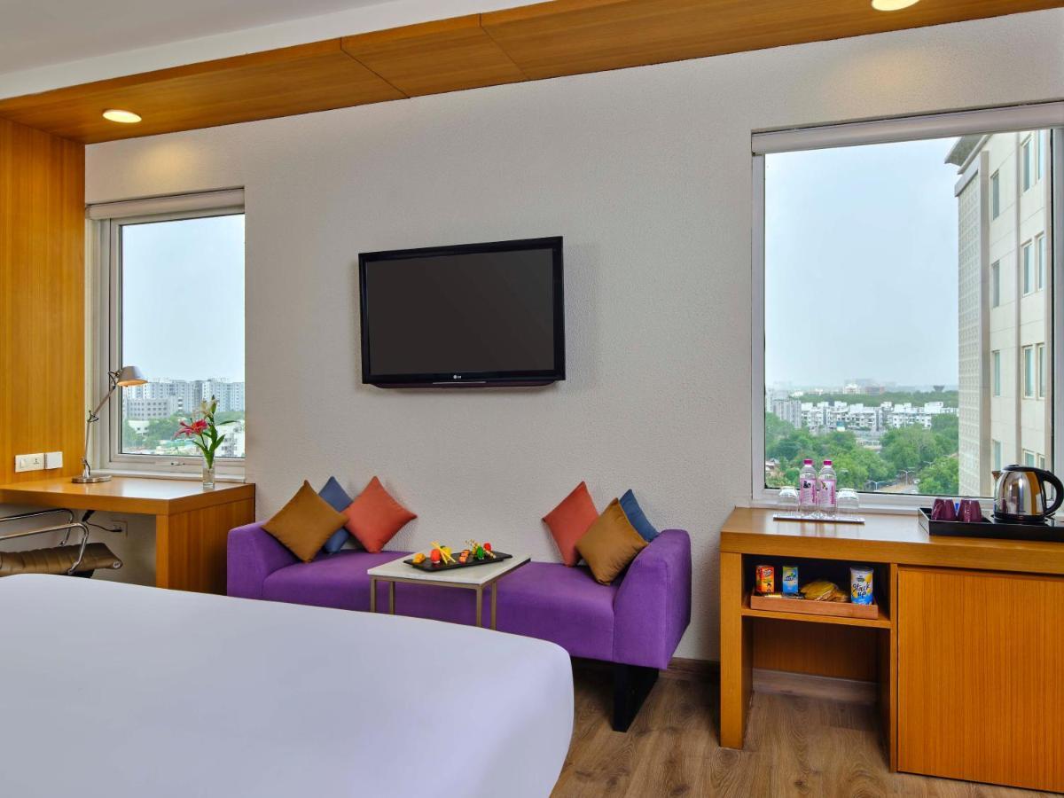 Vivanta Ahmedabad Sg Highway エクステリア 写真