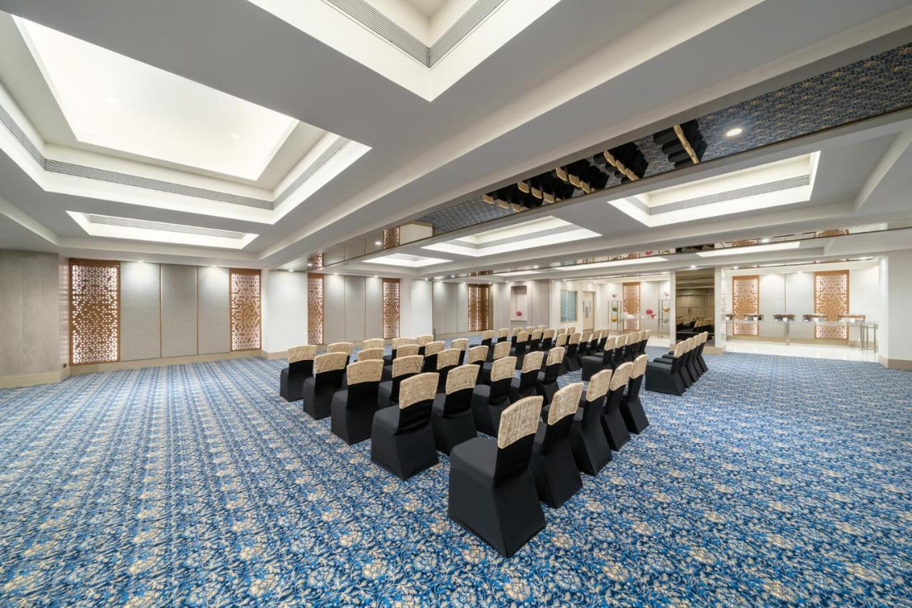 Vivanta Ahmedabad Sg Highway エクステリア 写真