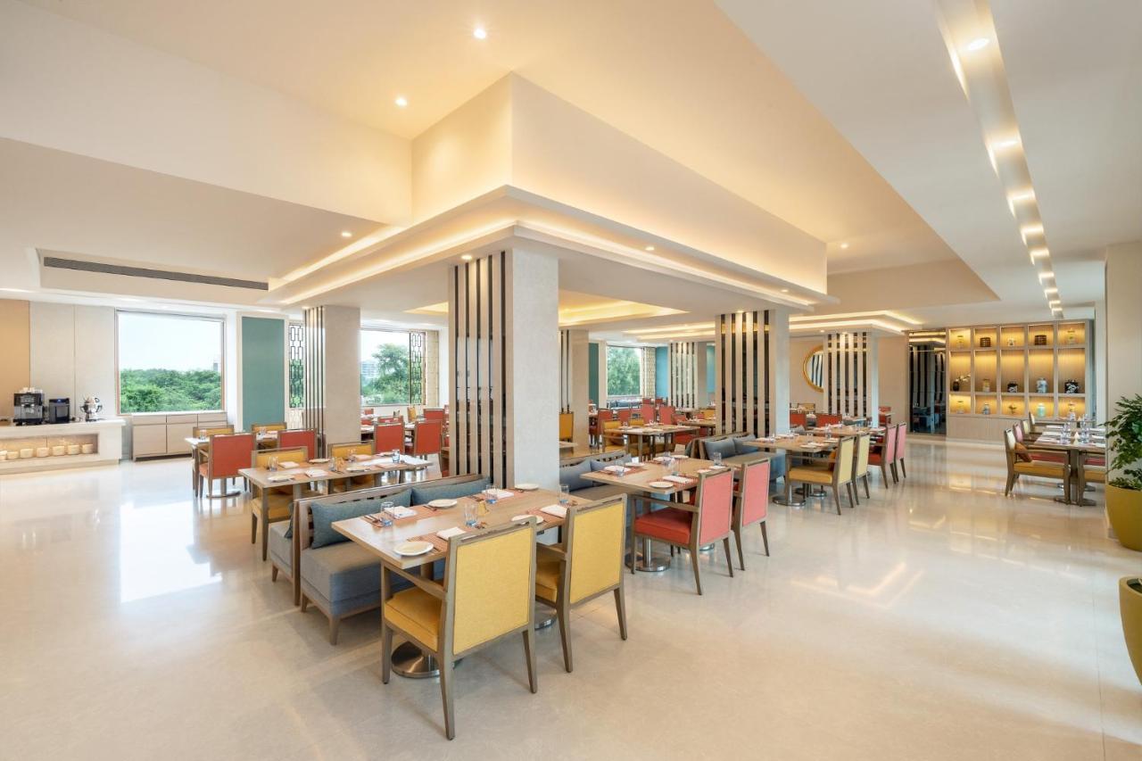 Vivanta Ahmedabad Sg Highway エクステリア 写真
