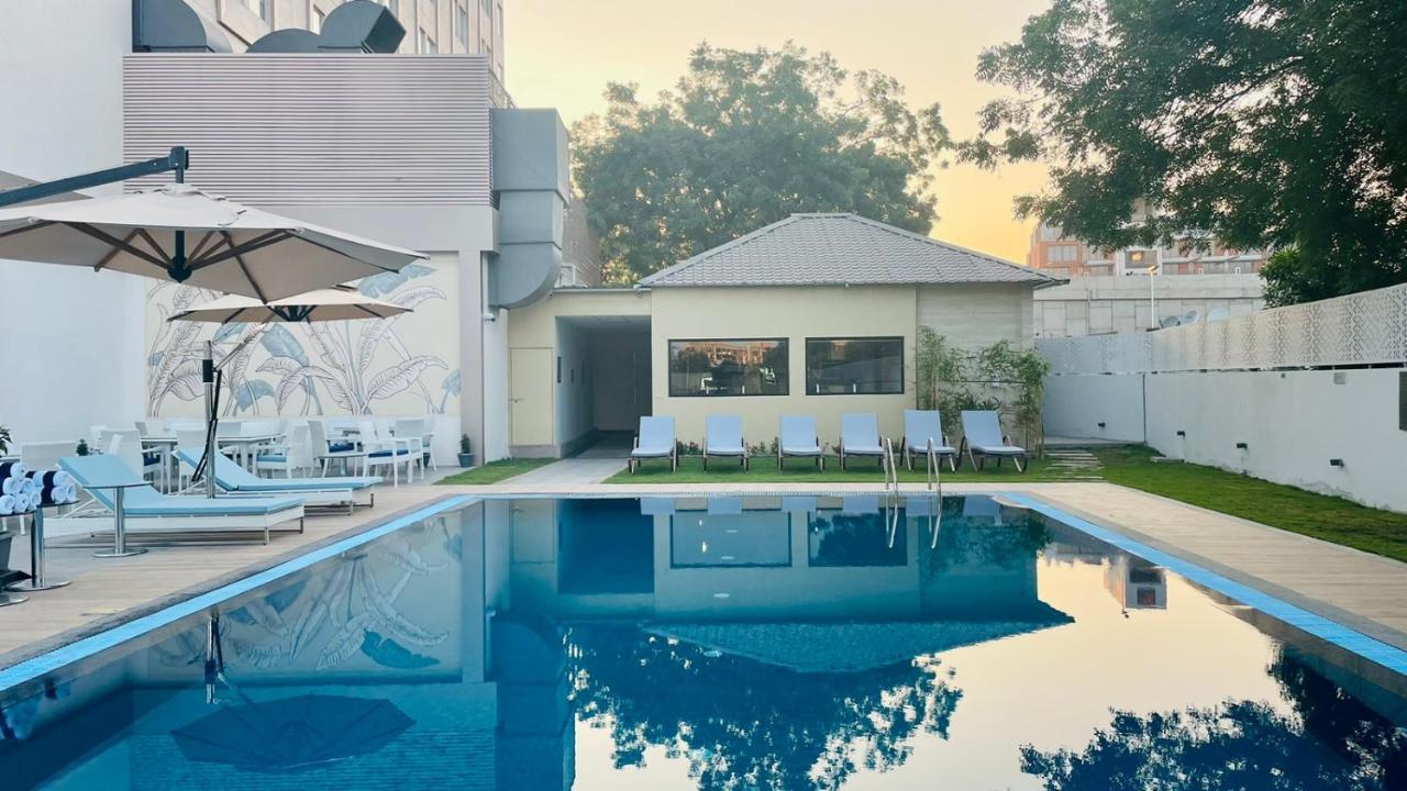 Vivanta Ahmedabad Sg Highway エクステリア 写真