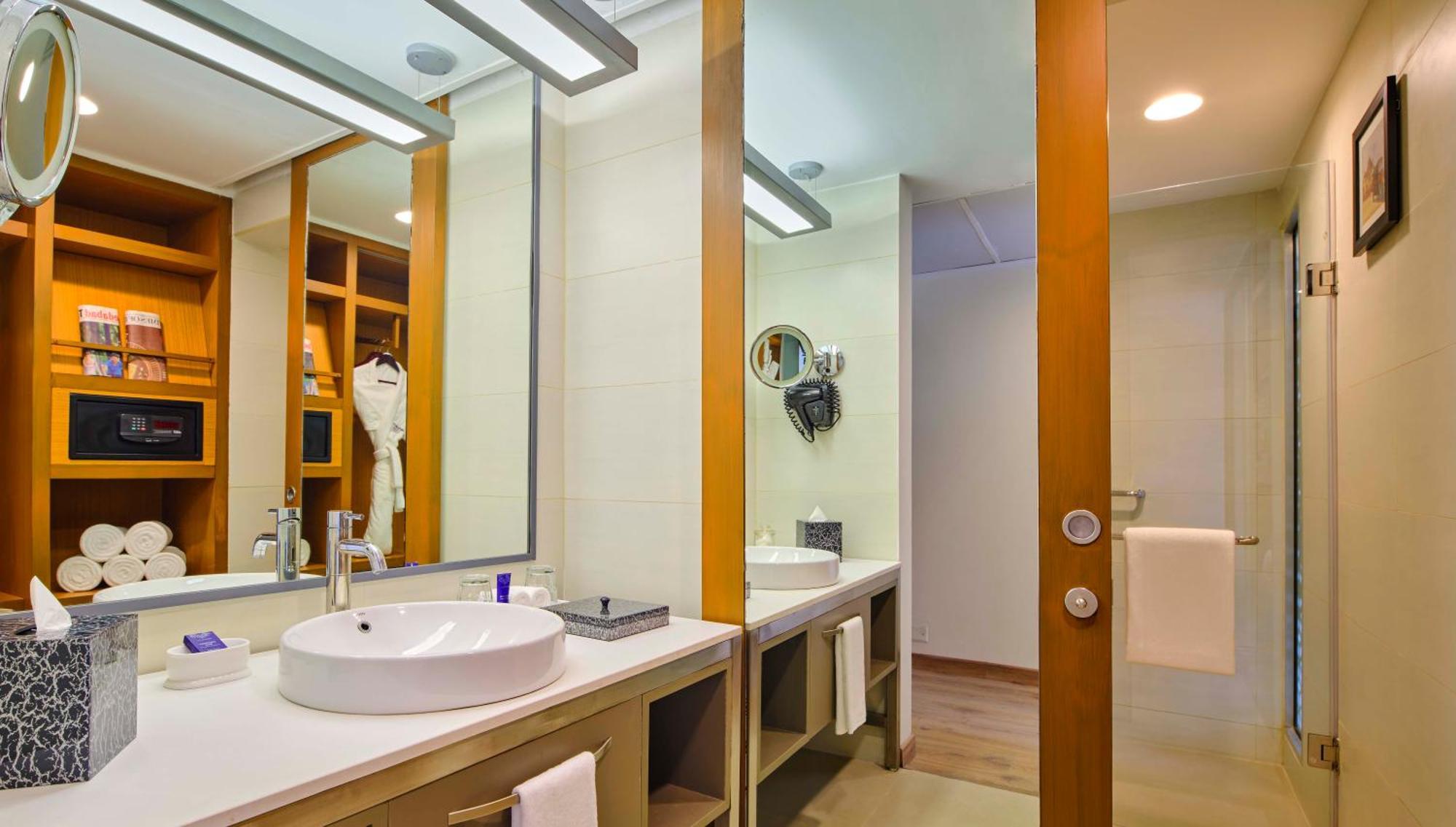 Vivanta Ahmedabad Sg Highway エクステリア 写真