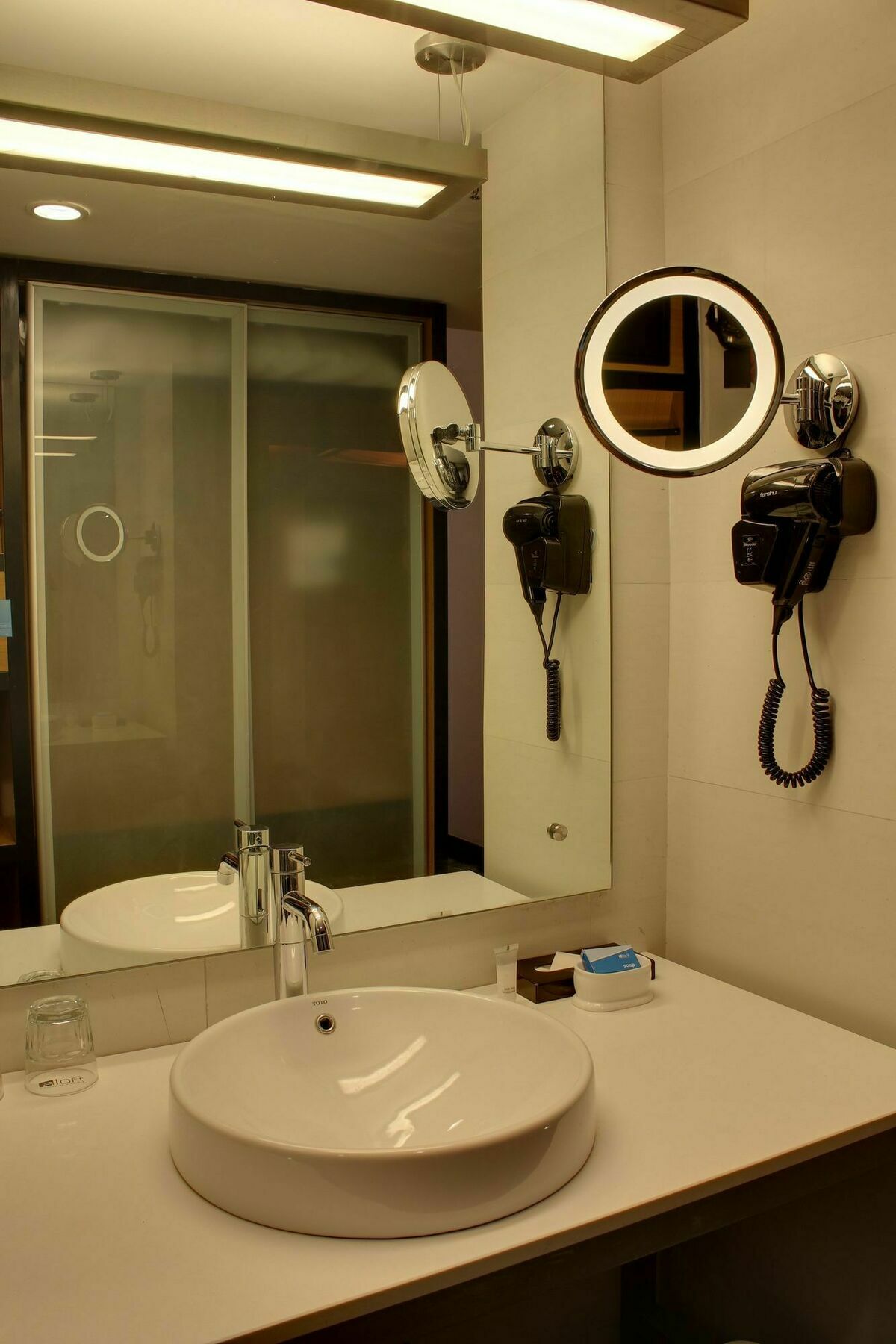 Vivanta Ahmedabad Sg Highway エクステリア 写真