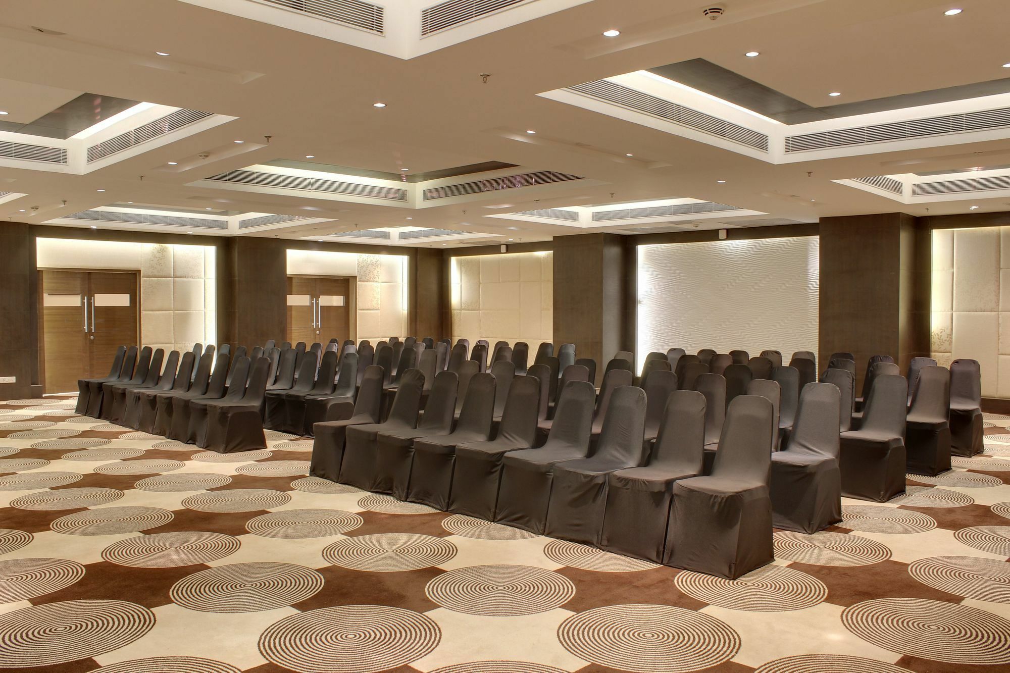 Vivanta Ahmedabad Sg Highway エクステリア 写真
