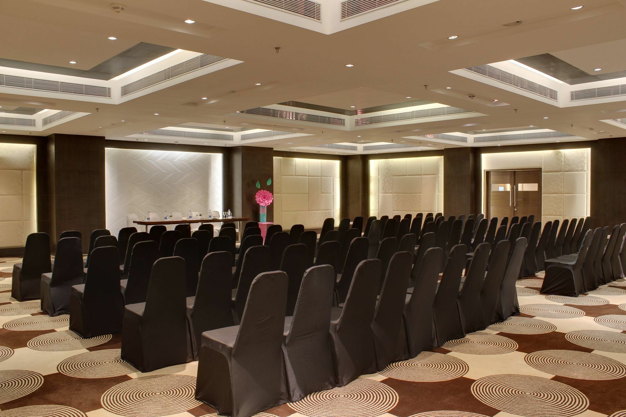 Vivanta Ahmedabad Sg Highway エクステリア 写真